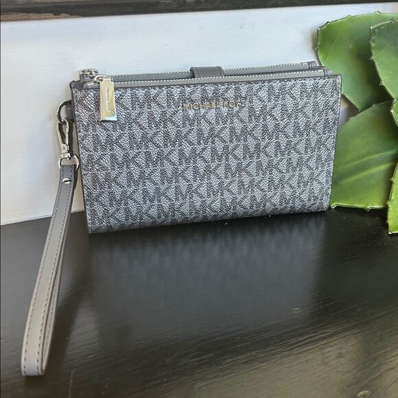 New Michael Kors Jet Set Travel Signature Logo Wristlet Clutch Wallet Monogram - Picture 1 of 9